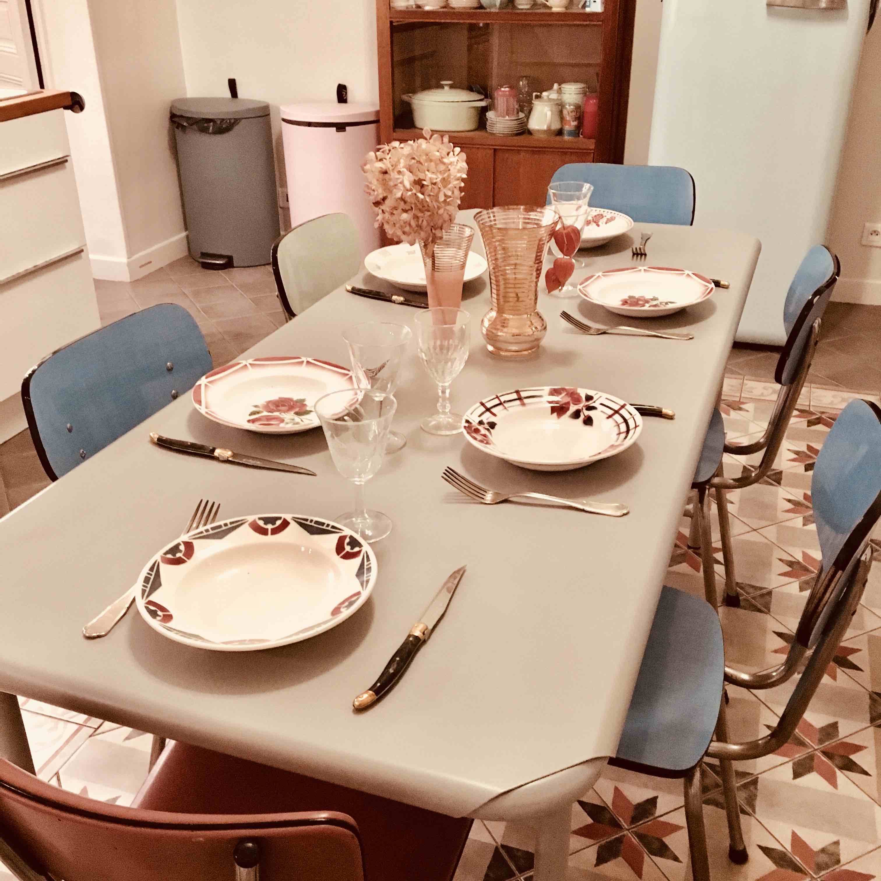 Mismatched hollow plates 1930s