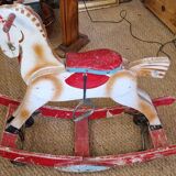 Cheval à bascule en bois