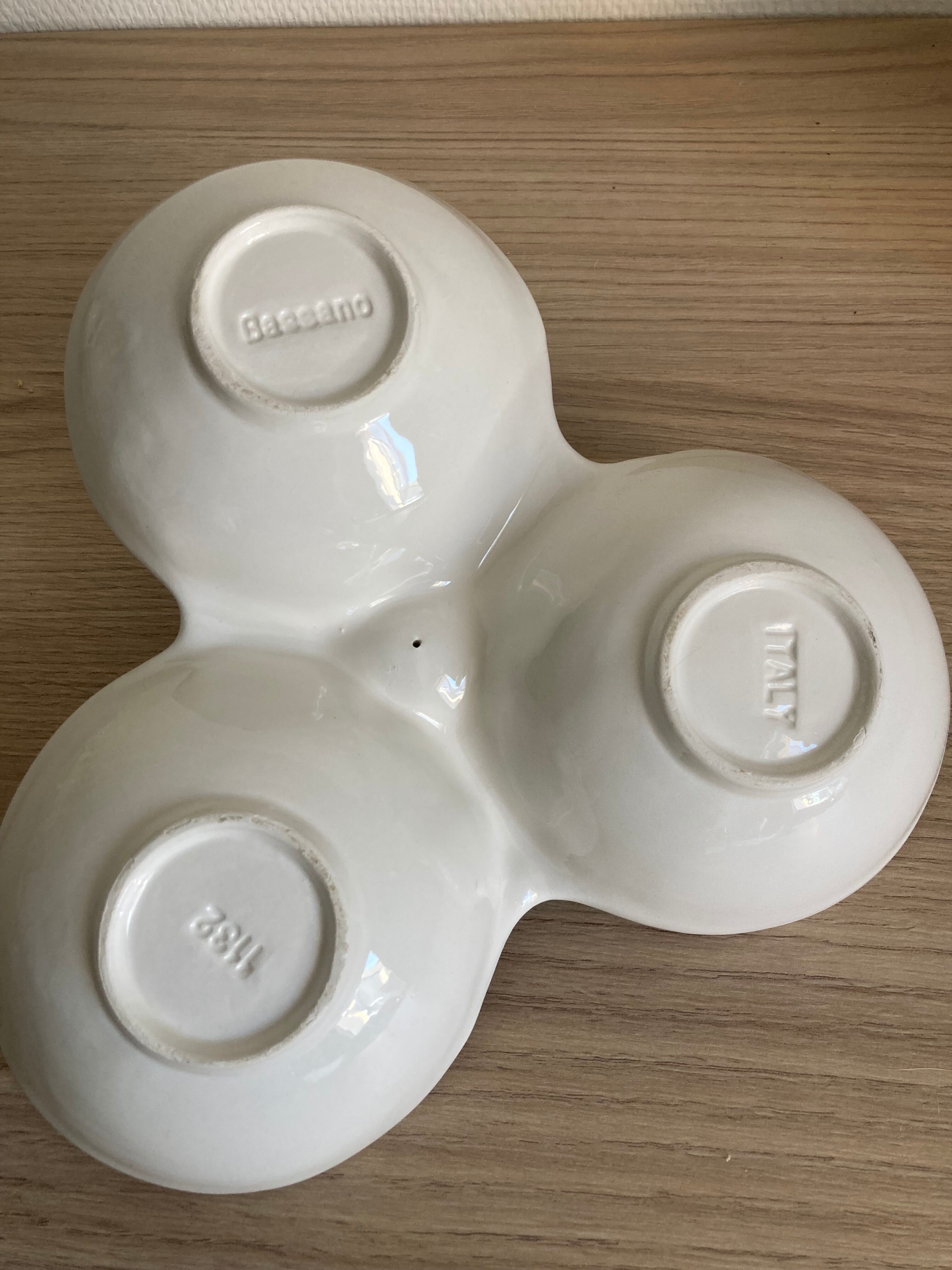 Tripod ceramic aperitif plate from Bassano (Italy) – Apple decor