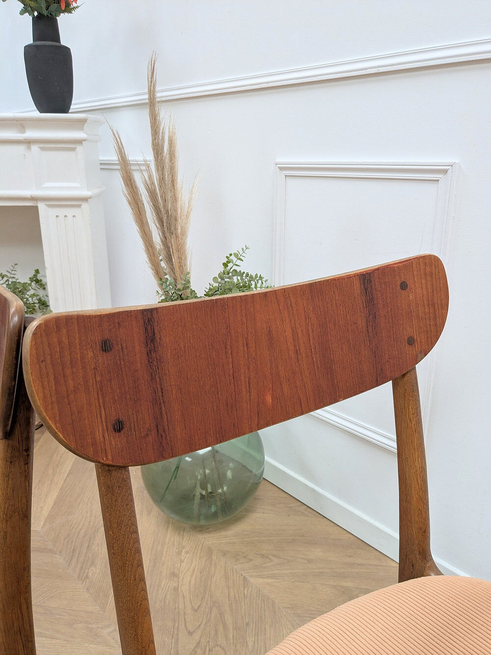 Set of 2 vintage chairs