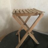 Complained wooden pedestal
