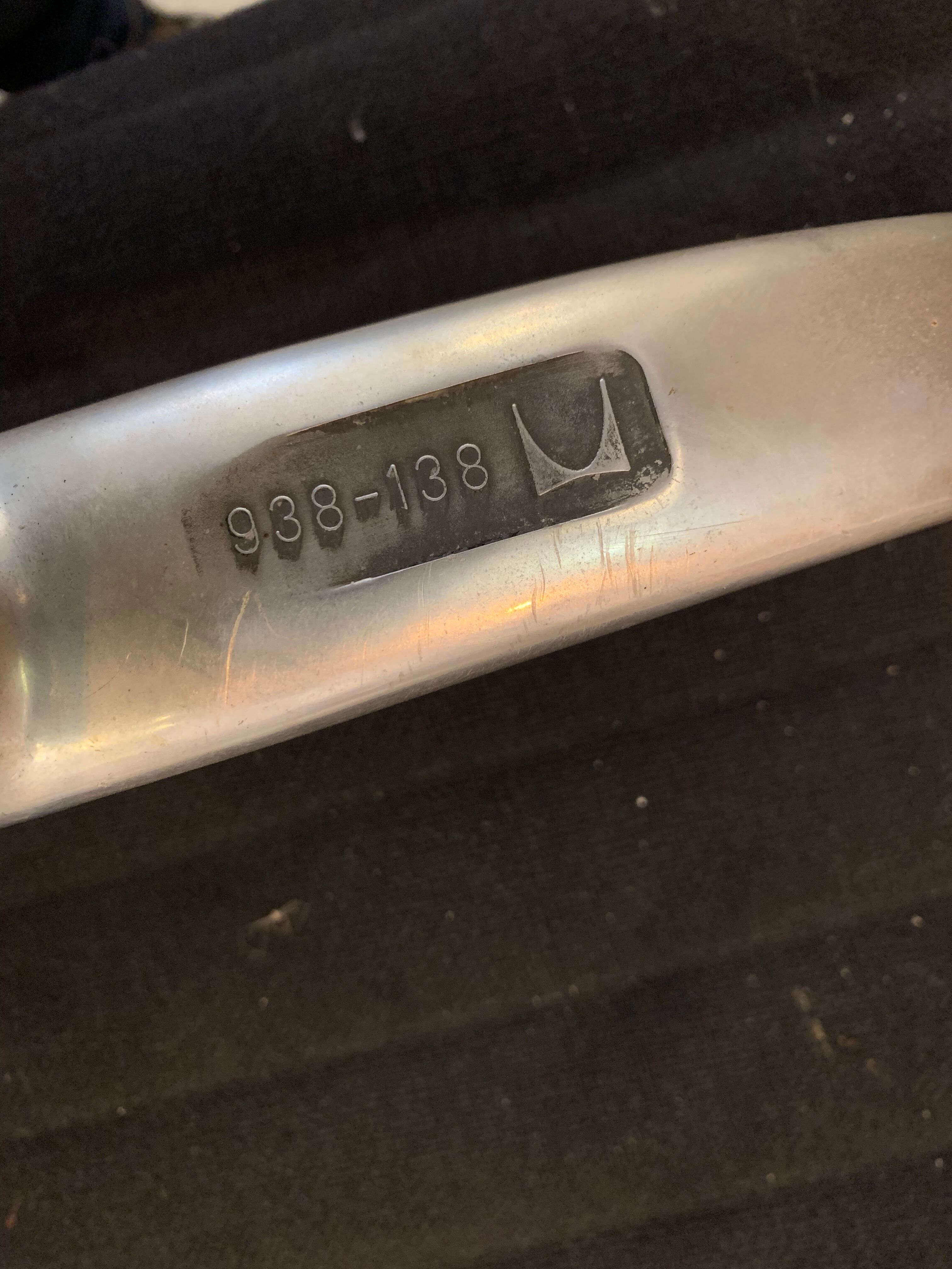 Charles & Ray Eames swivel chair mod EA106 Herman miller