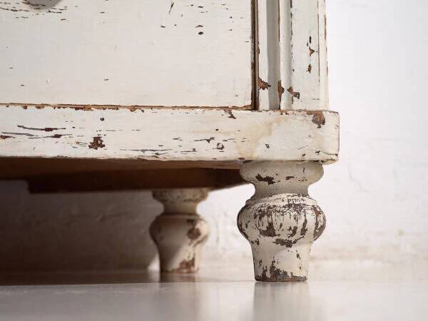 Antique white chest of drawers (c.1920)