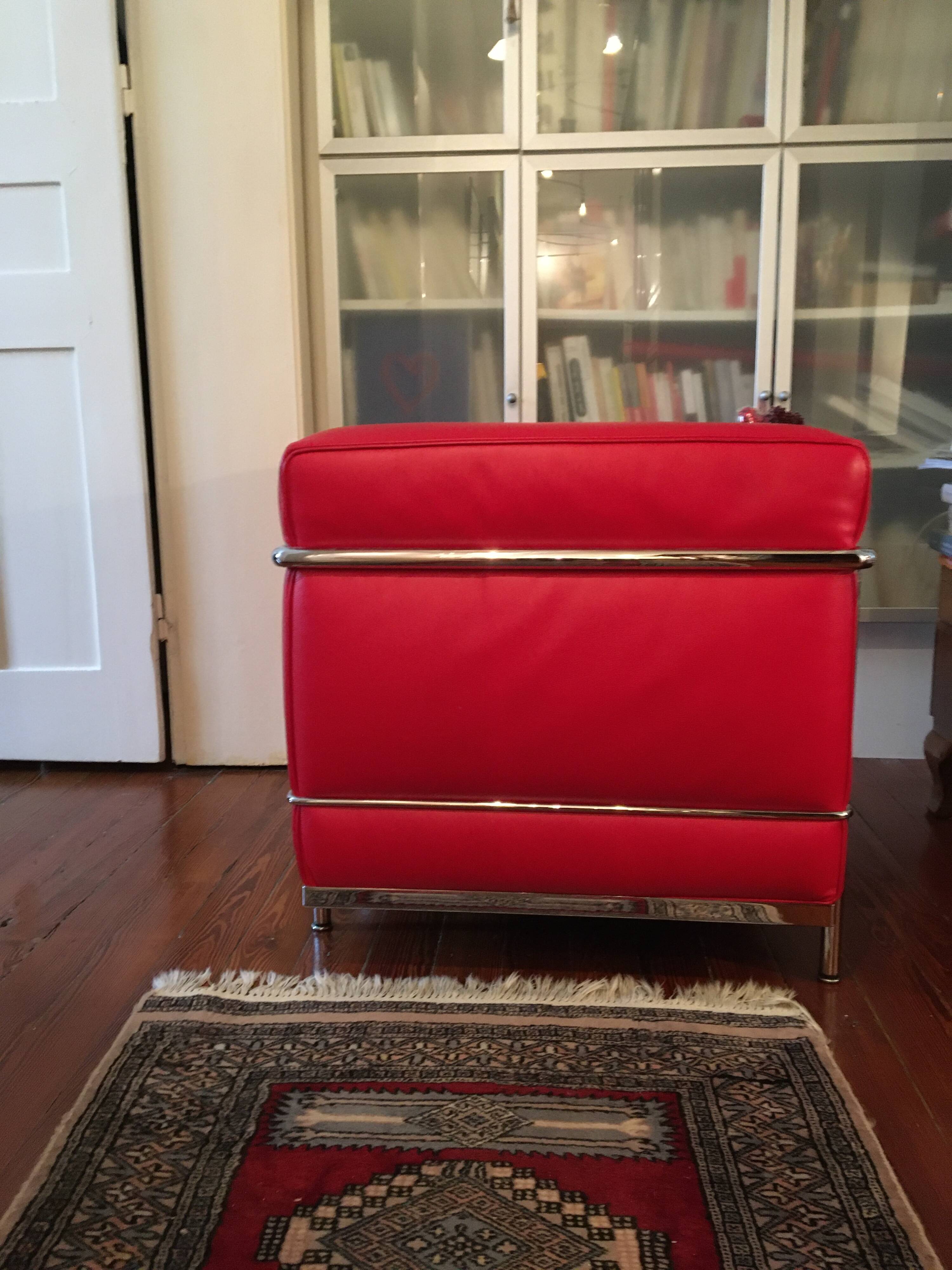 LC2 armchair Le Corbusier, Jeanneret, Perriand - Red leather - signed