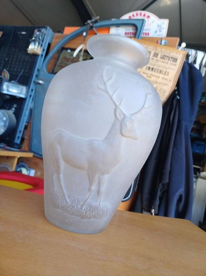 Frosted glass Art Deco vase – Raised relief deer decoration
