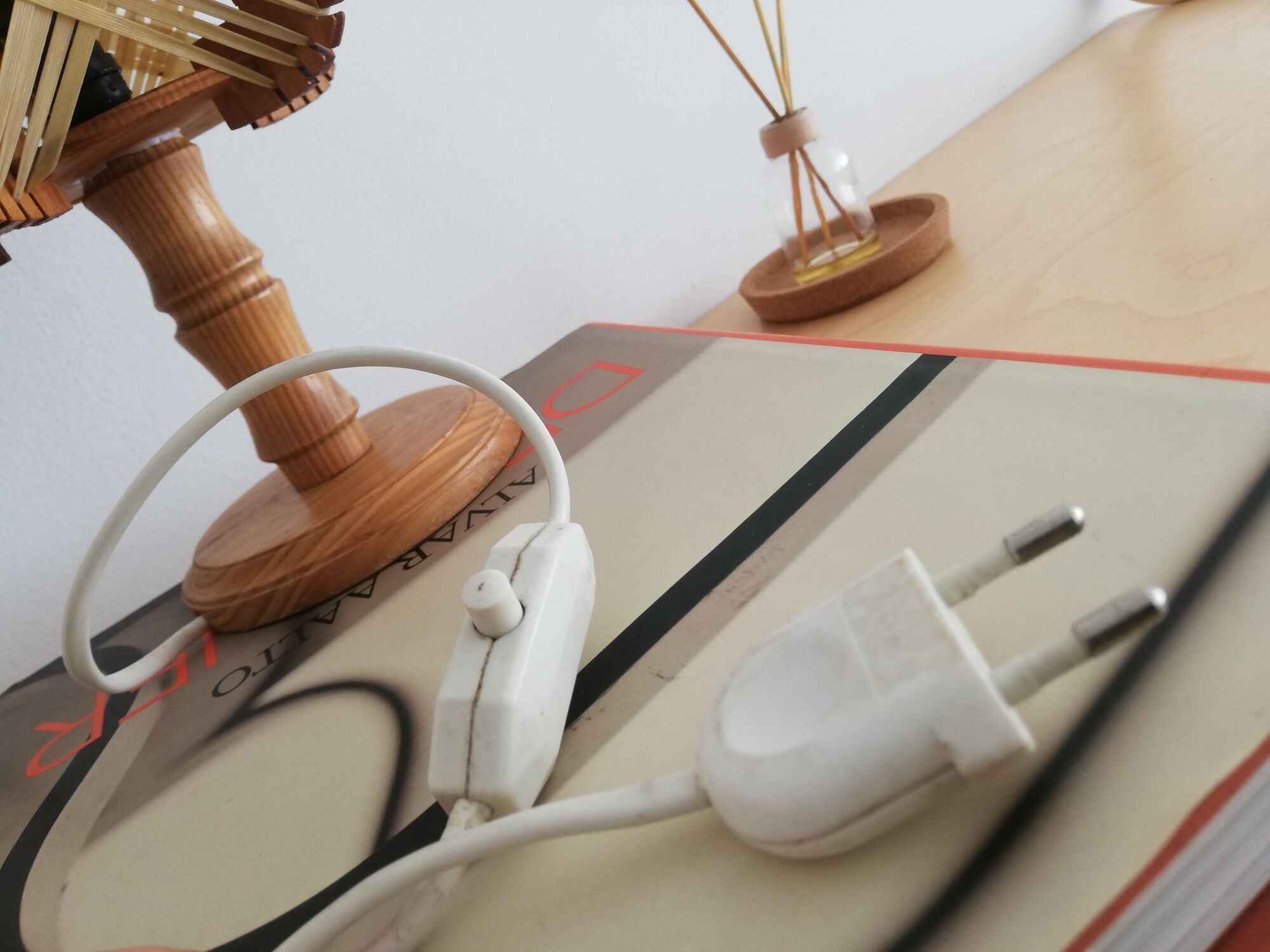 Wood and straw small table lamp 1960