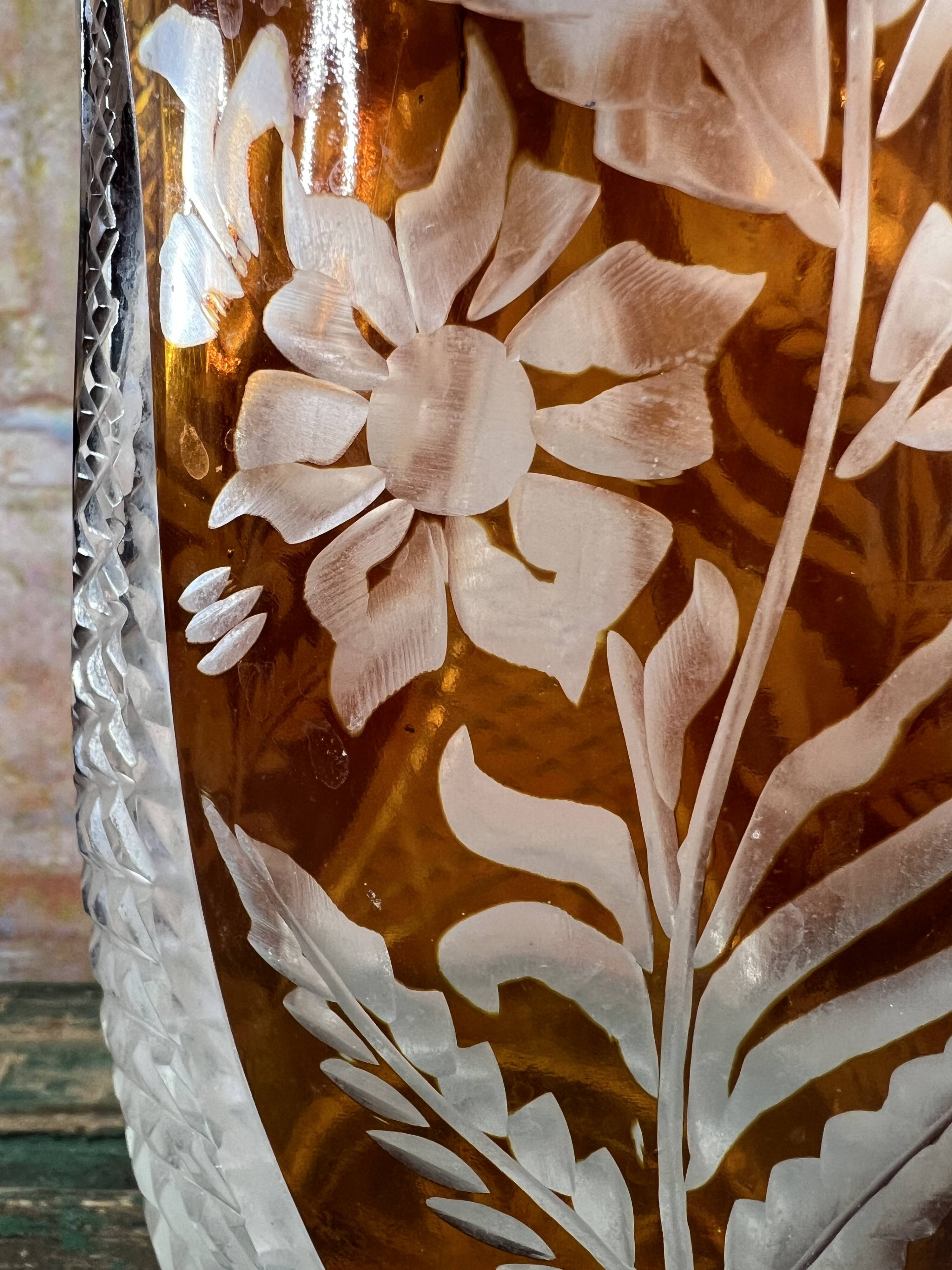 Large amber crystal vase – Engraved floral decoration – 29 cm