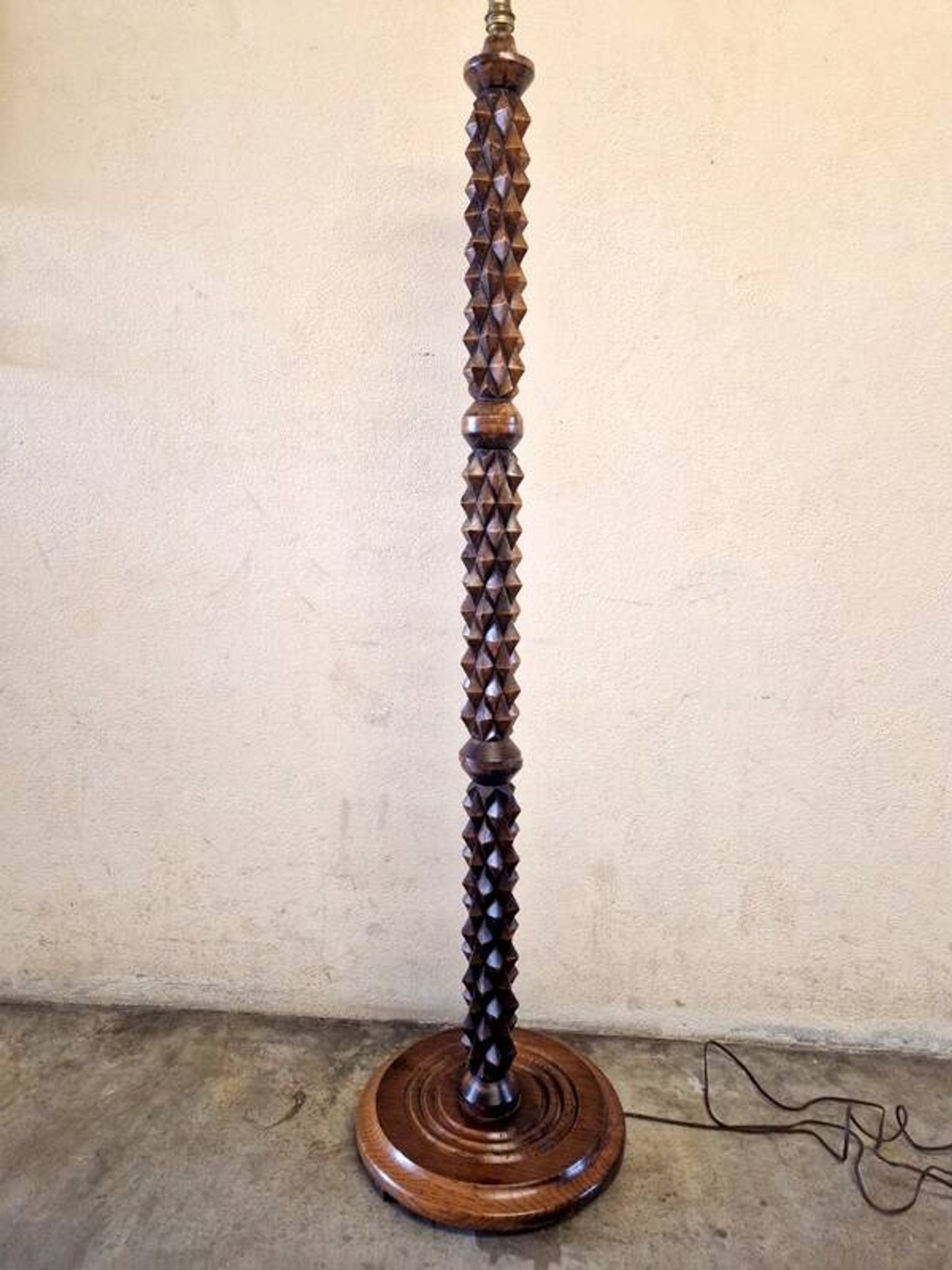 Oak floor lamp - In the style of Charles Dudouyt - Brutalist design