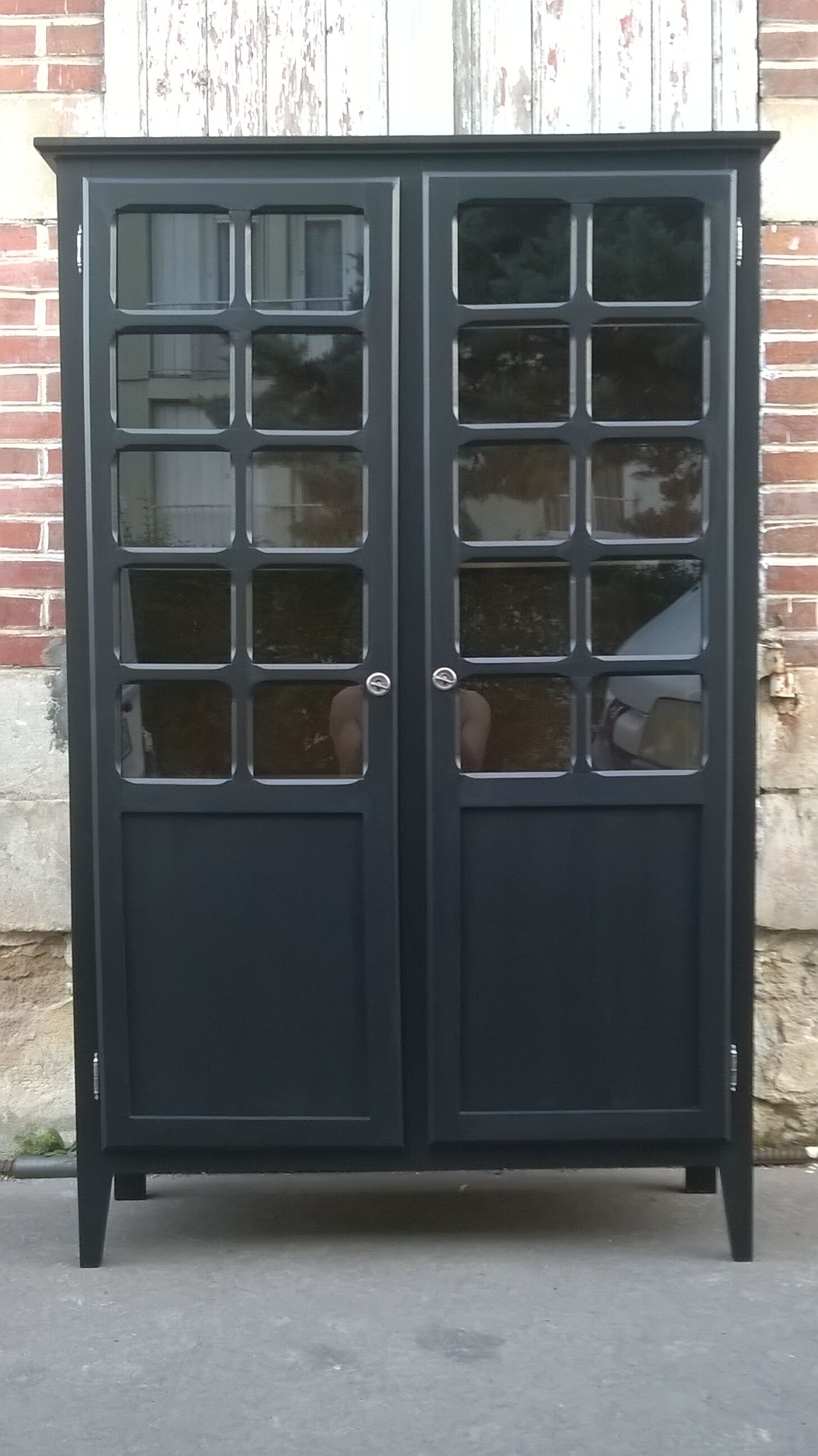 Parisian showcase cabinet