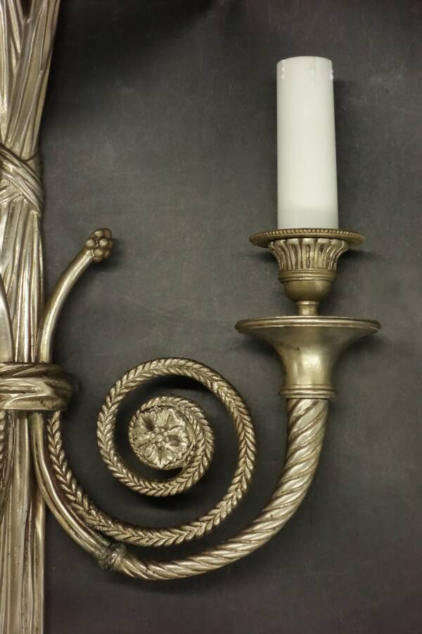 Paire de grandes appliques aux rubans style Louis XVI
