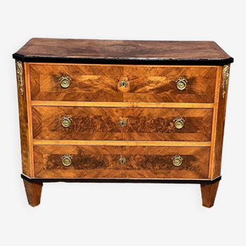 Commode de style Louis XVI.