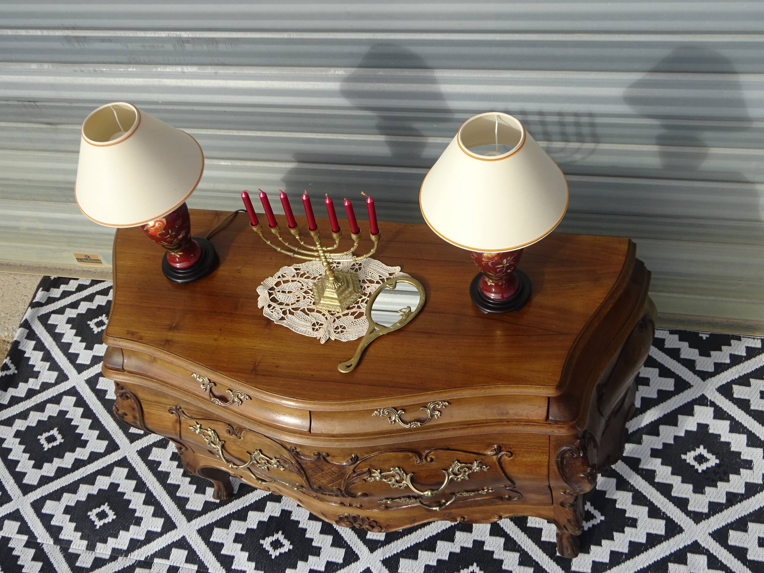 Coffin-style chest of drawers in walnut