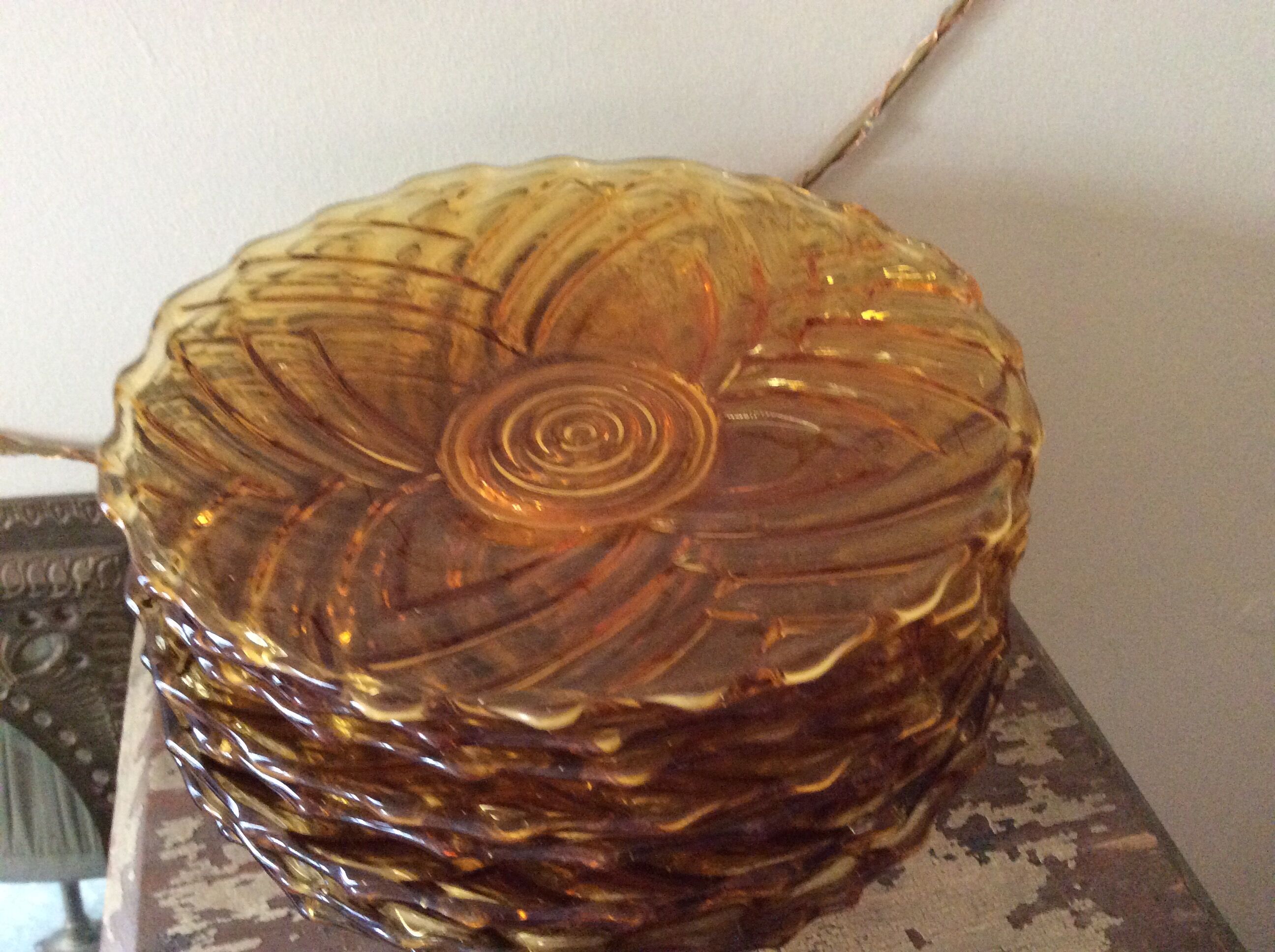 Series of 10 amber plates