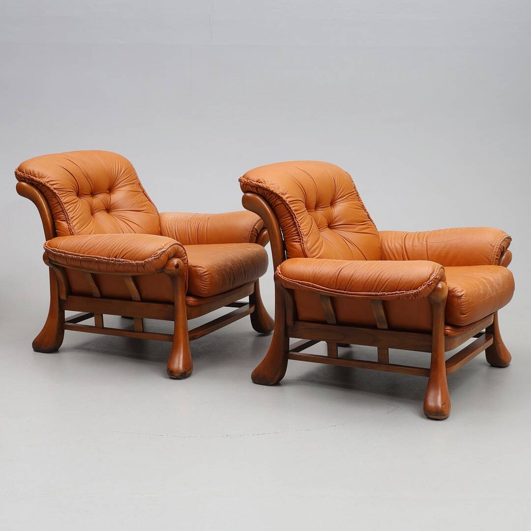 Leather Seating Set, 3 Pieces  For sale: a classic 3-piece leather seating