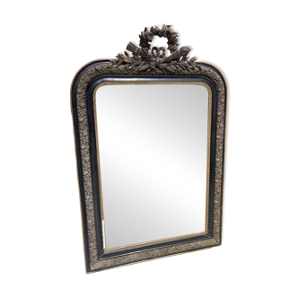 Mirror with moldings