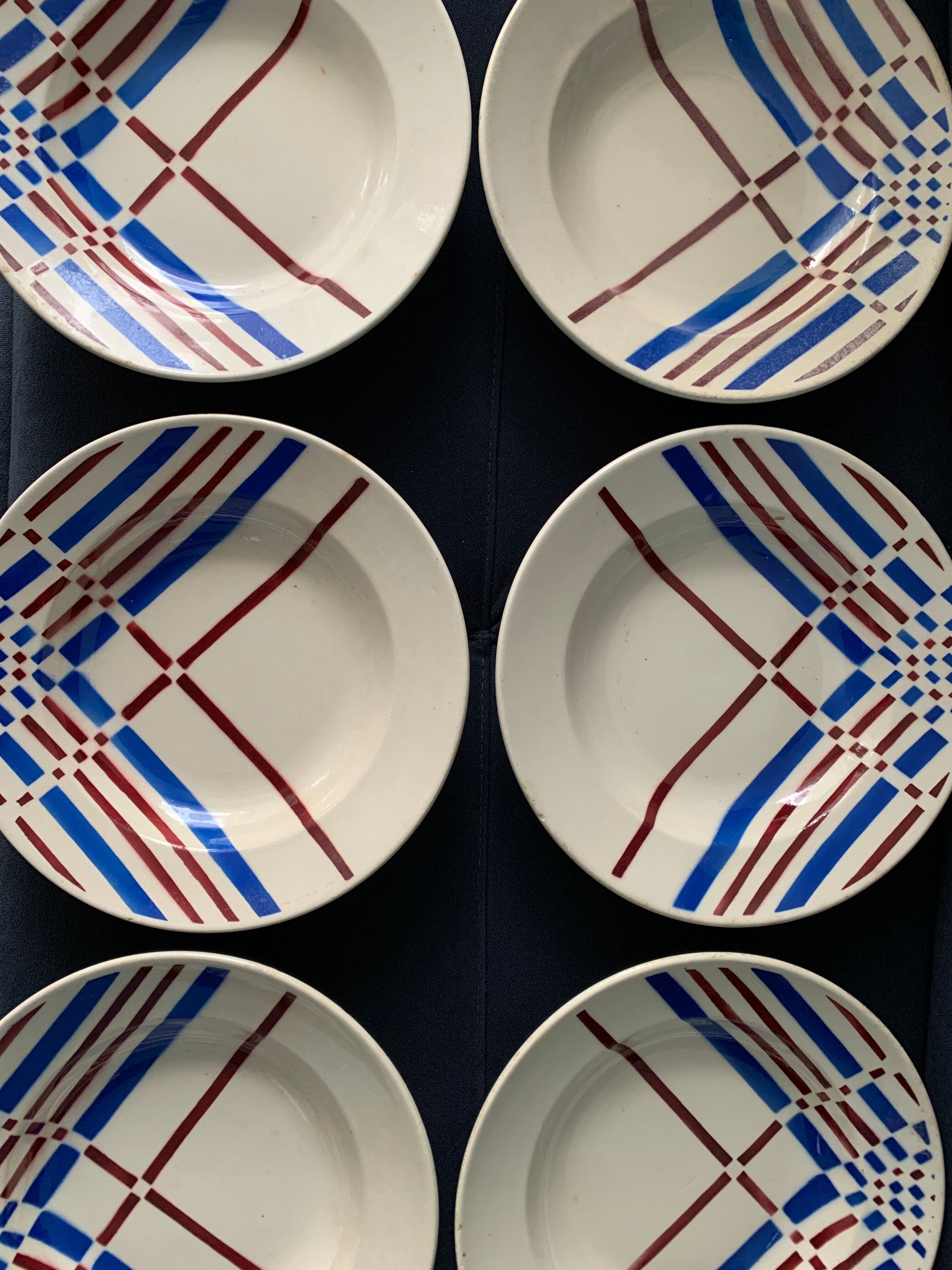 6 assiettes creuses aux couleurs basques, KG Lunéville, 1930