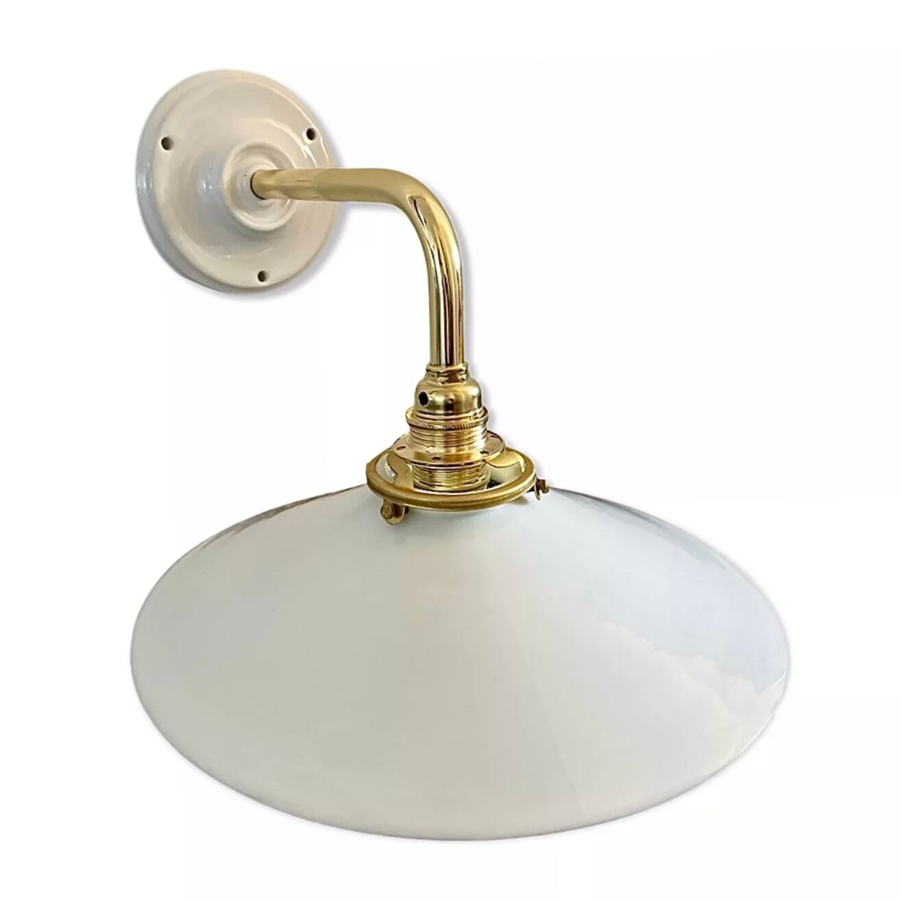 White opaline wall lamp