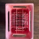 Caisse à bouteilles Évian rose