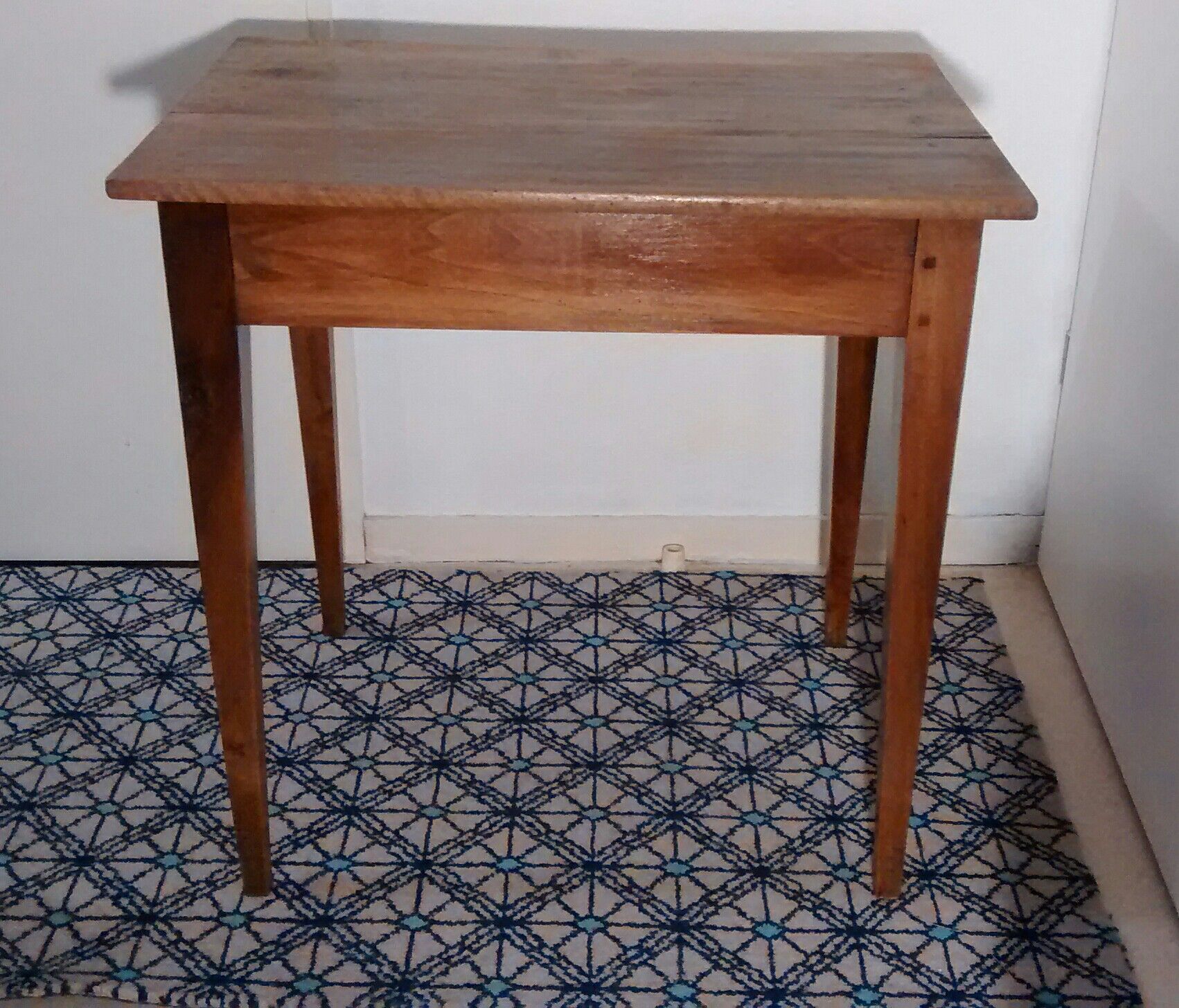 Feet spindle side table