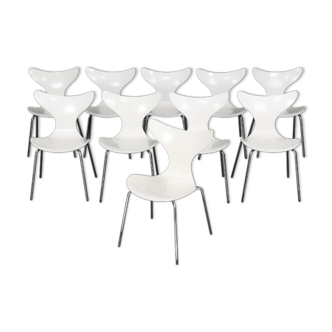 Arne Jacobsen set of 10 chairs "the Lily" model 3108