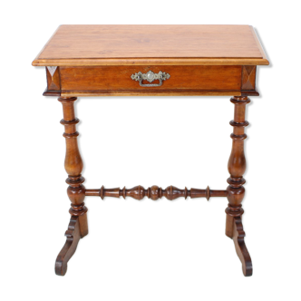 Table à coudre en bois massif et placage, vers 1895