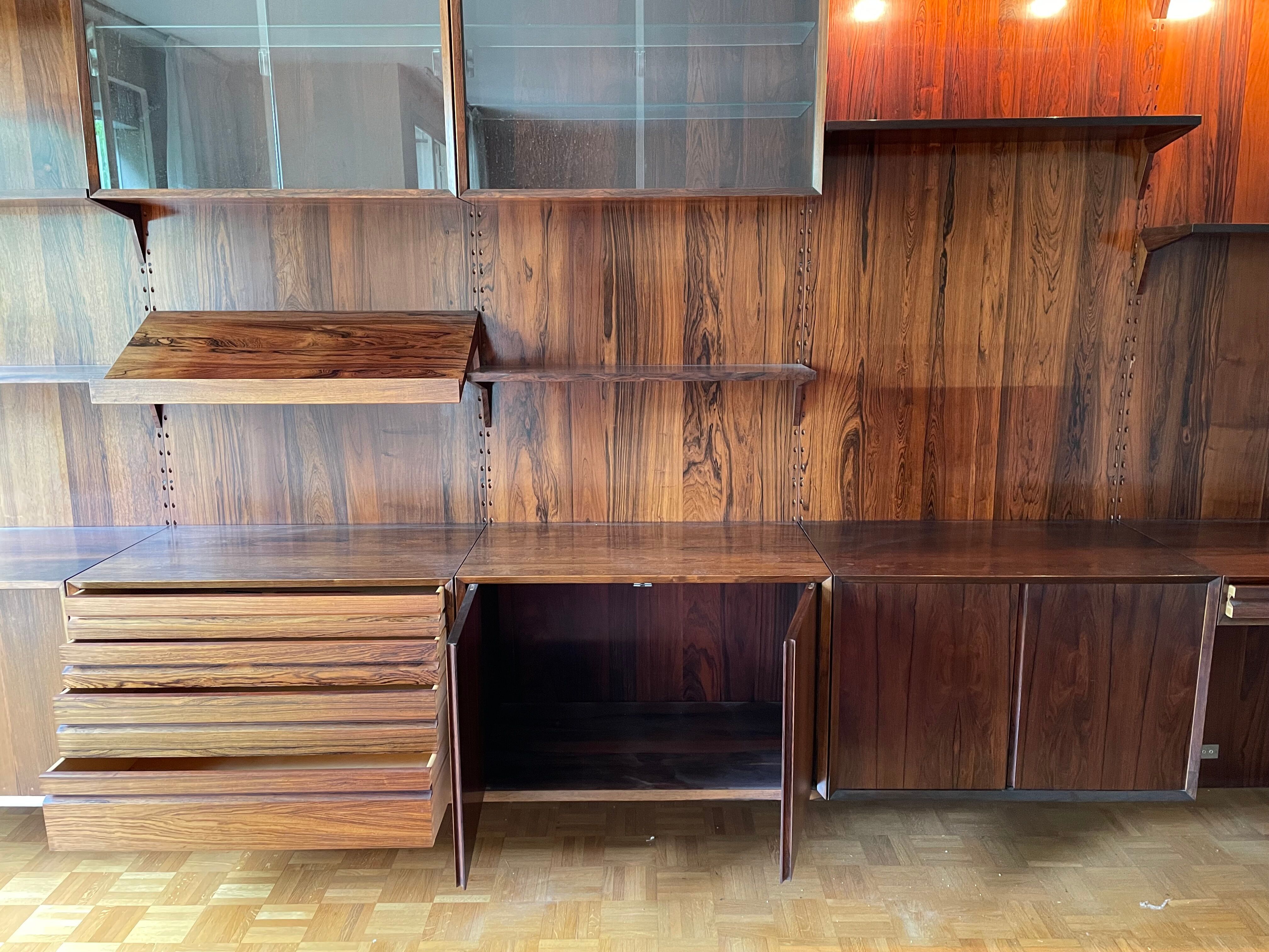 "Royal" wall system by Poul Cadovious