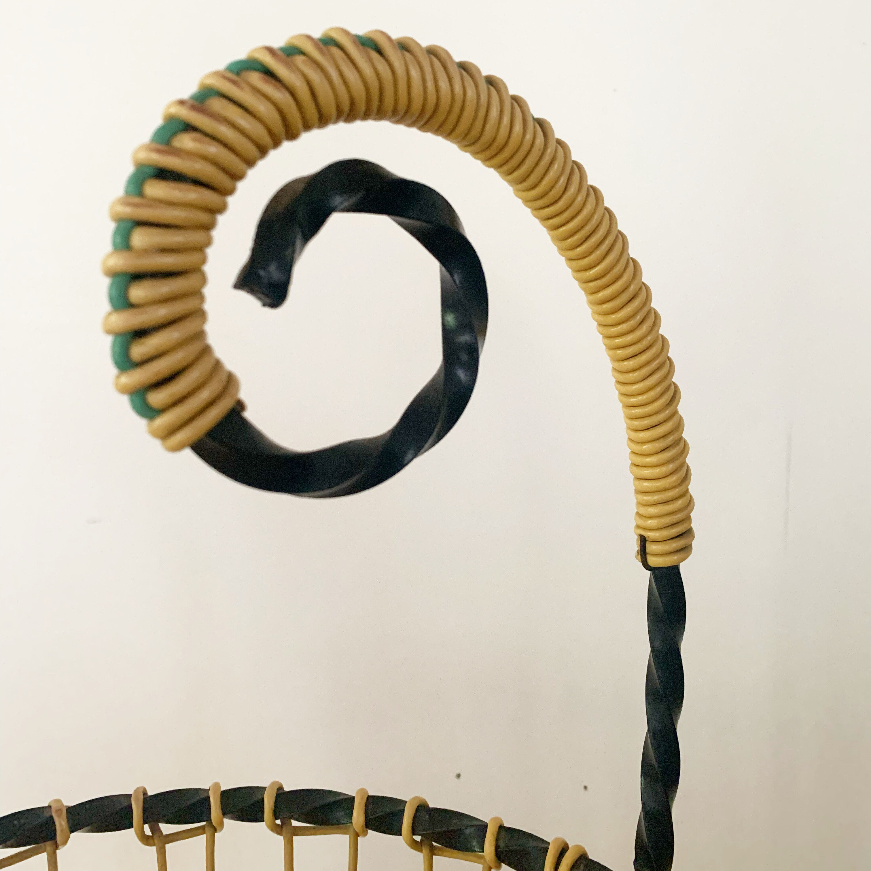 Wrought iron umbrella holder and scoubidou wires