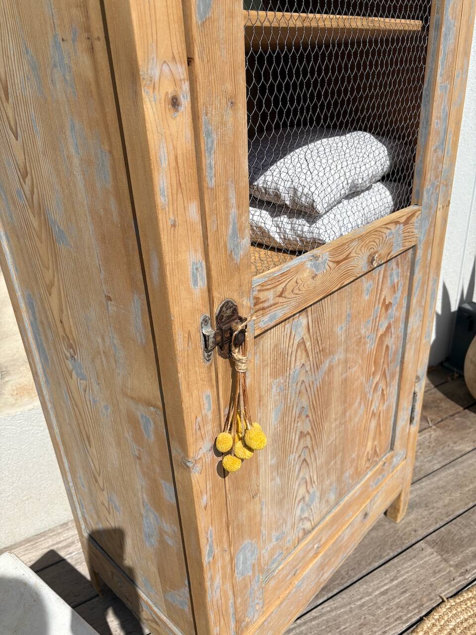Parisian wardrobe in pine