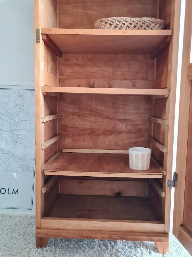 Parisian glass-fronted cupboard, type sideboard.