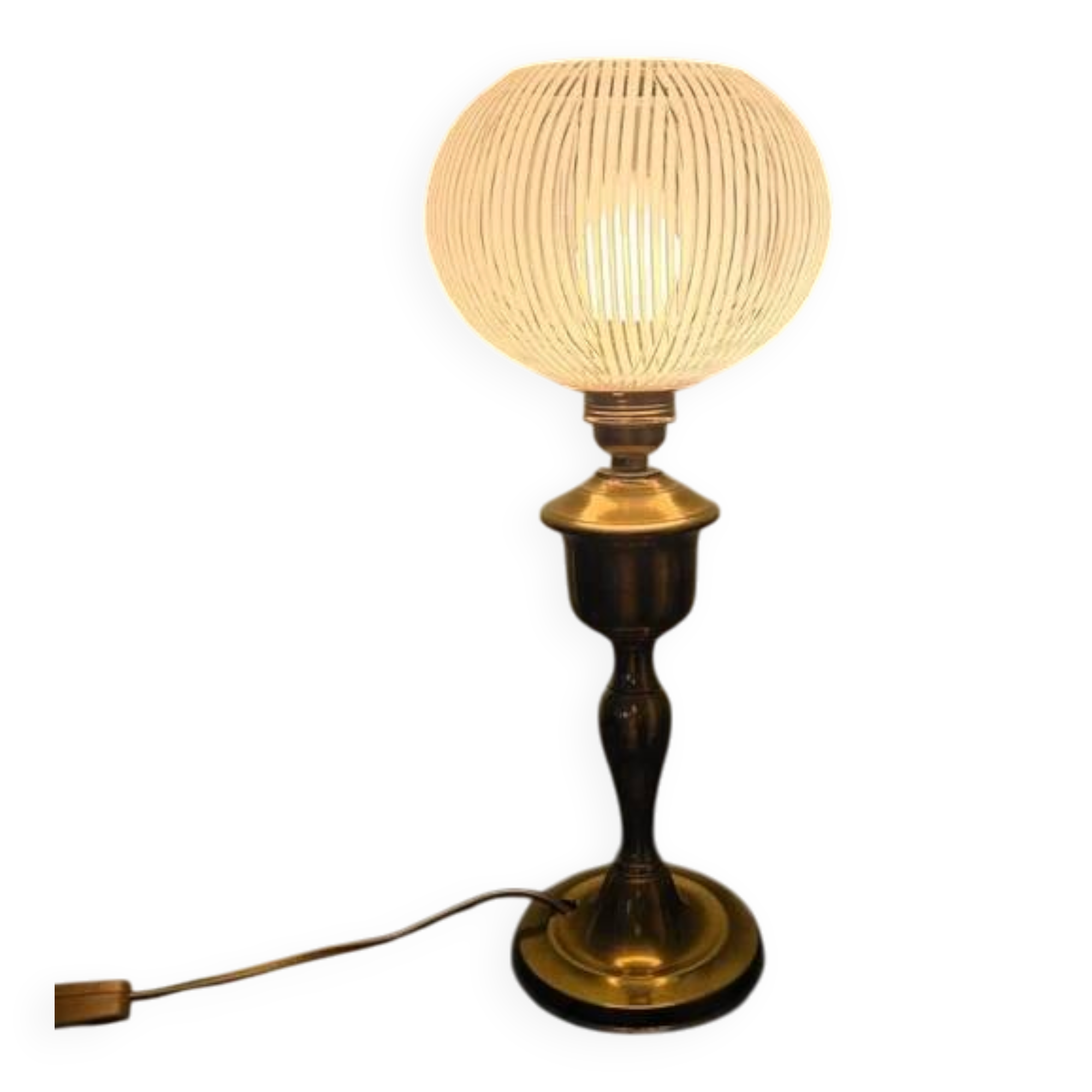 Ancienne lampe à pétrole électrifiée et modernisée - globe strié