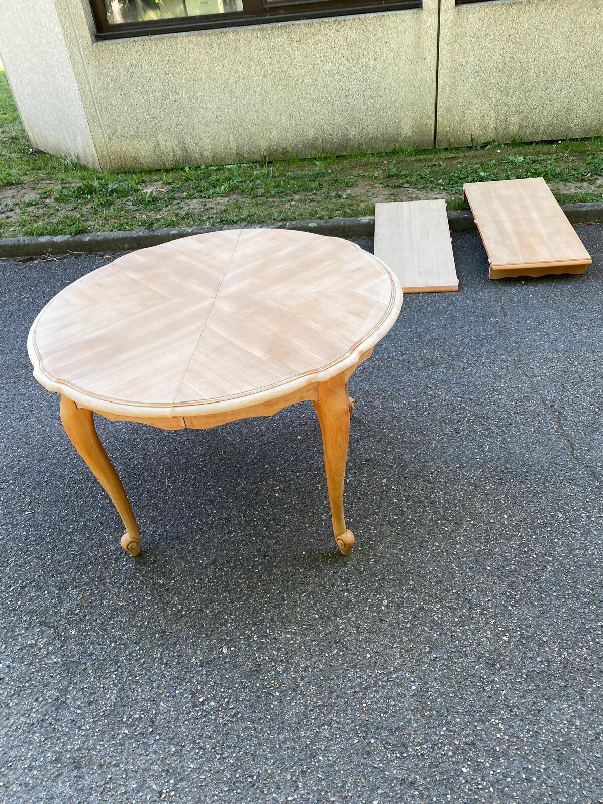 Renovated Louis XV extendable round dining table 205cm