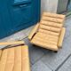 Paire de fauteuils pliants en cuir palissandre