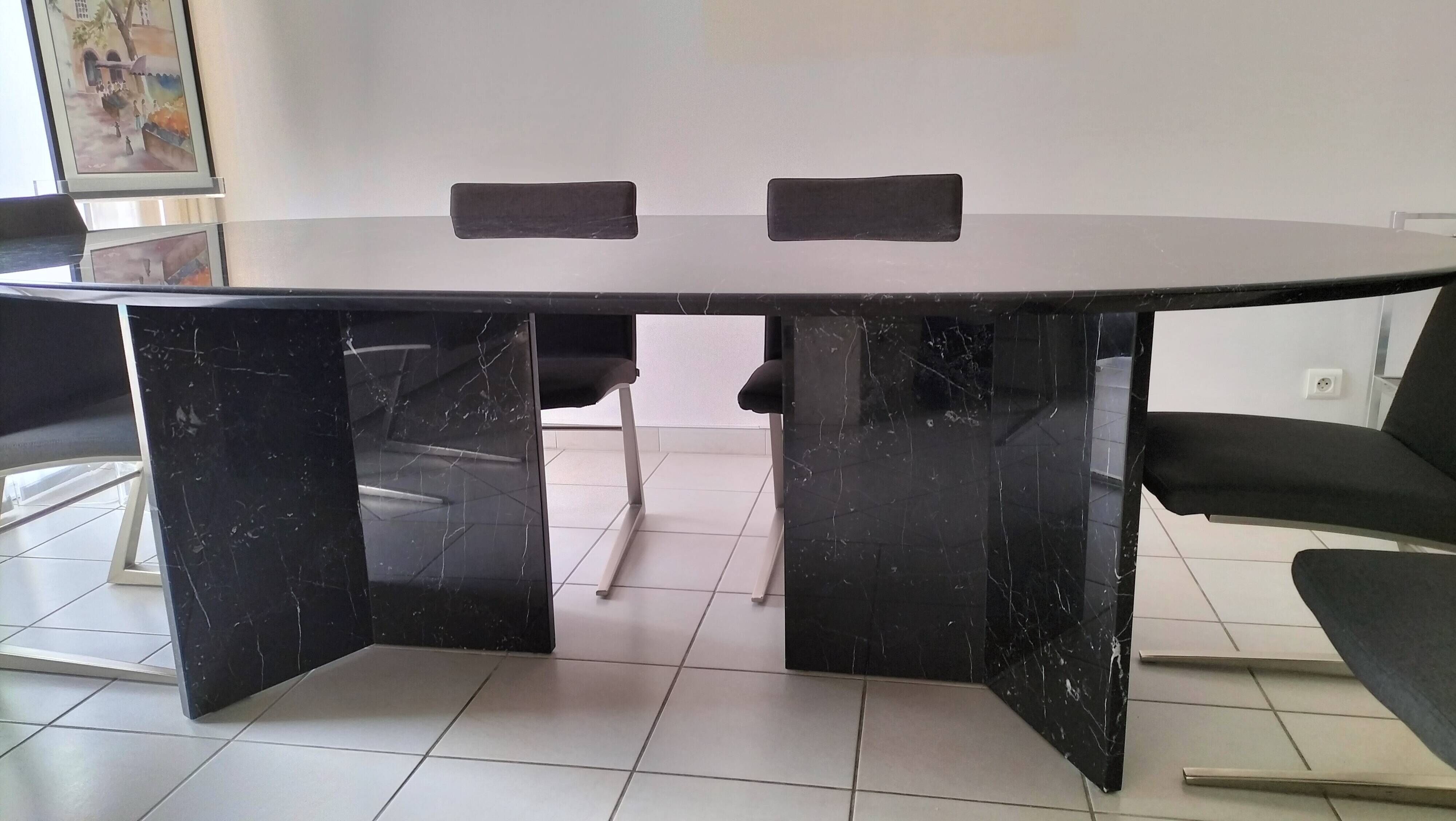 Oval marble table 10 p