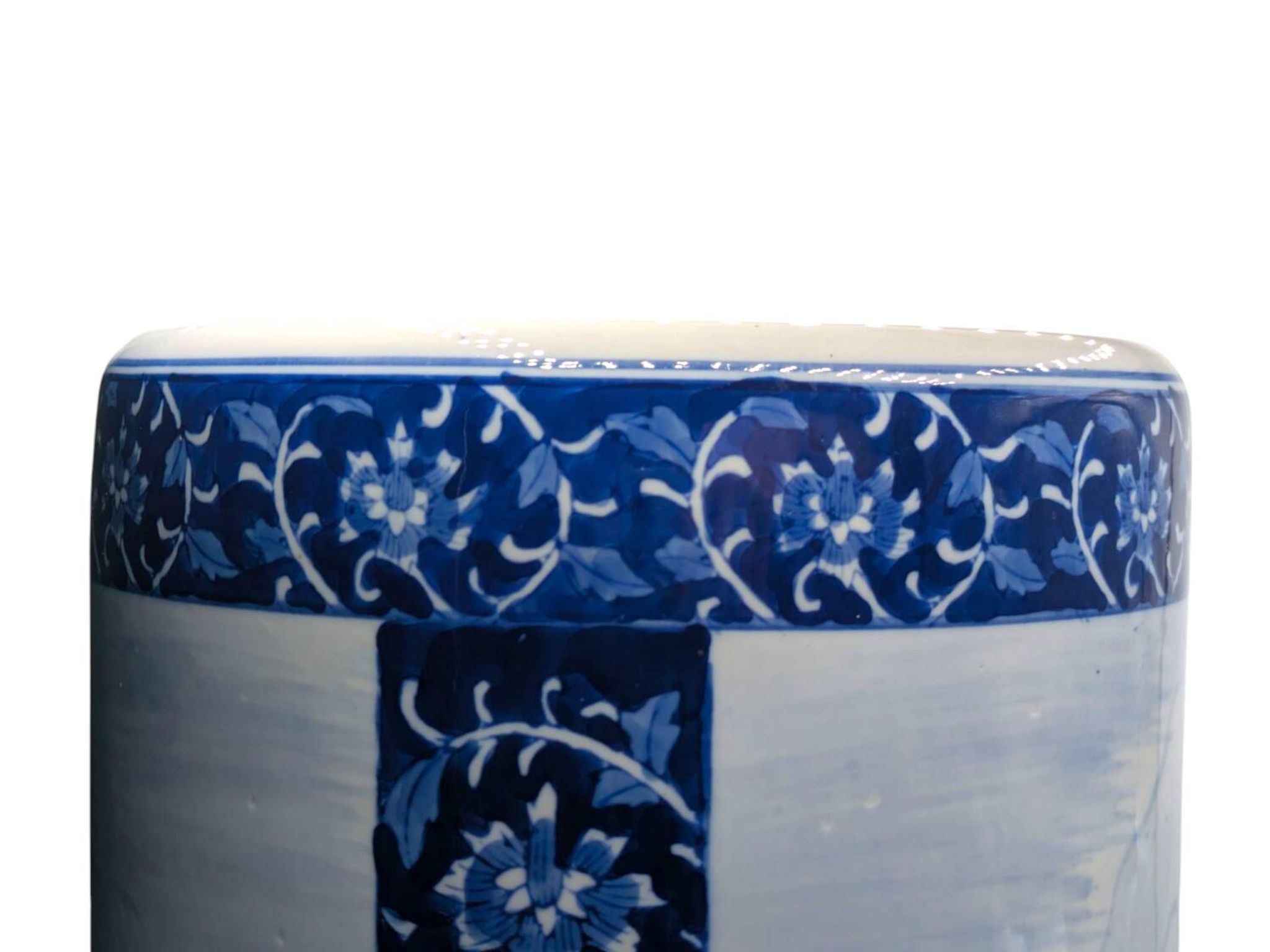 Porte-parapluies en porcelaine bleue et blanche, décor de paysage, années 1970-1990