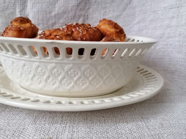 Panier et plateau en faïence Wedgwood