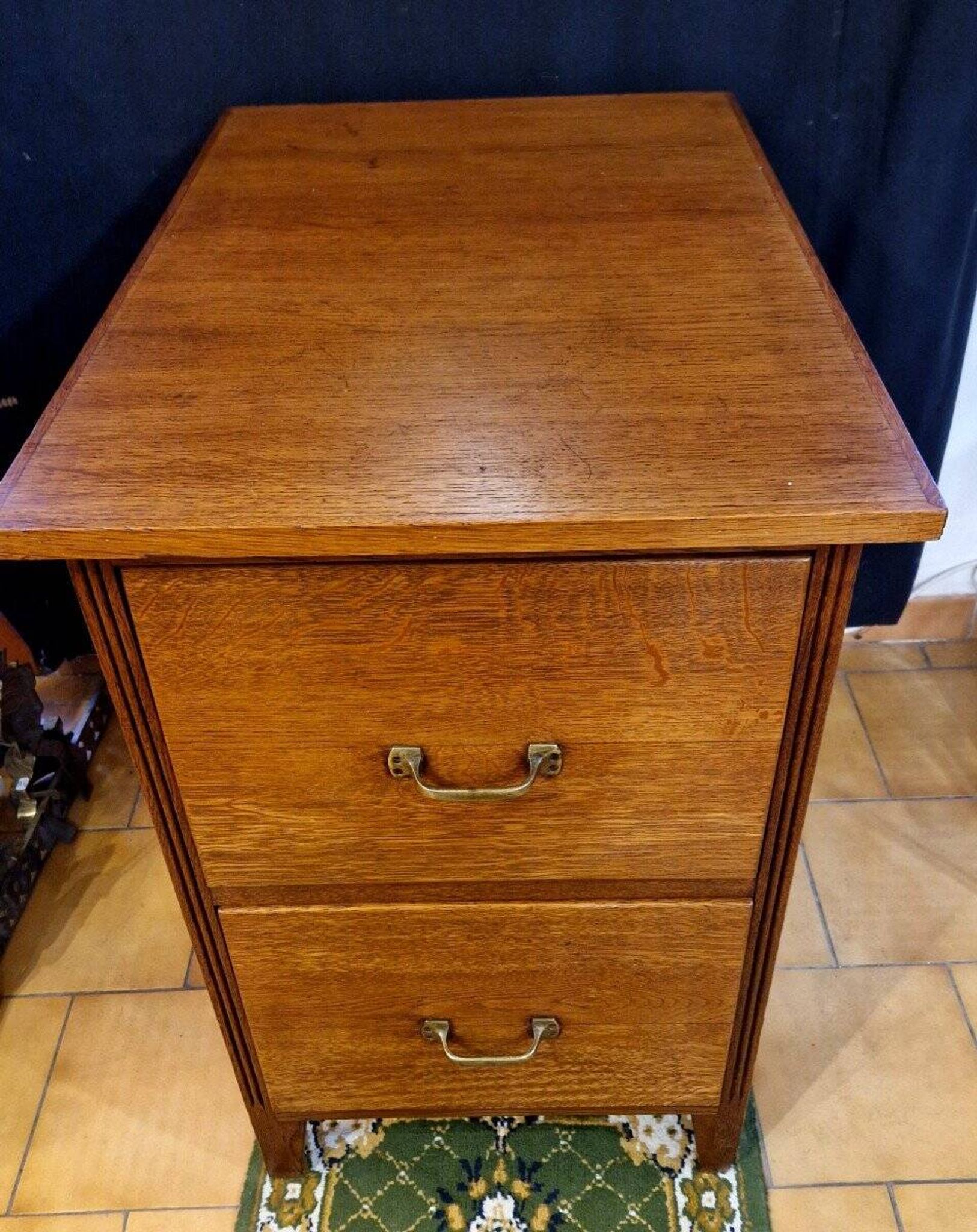 Oak workshop furniture with 2 drawers