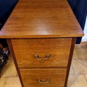 Oak workshop furniture with 2 drawers