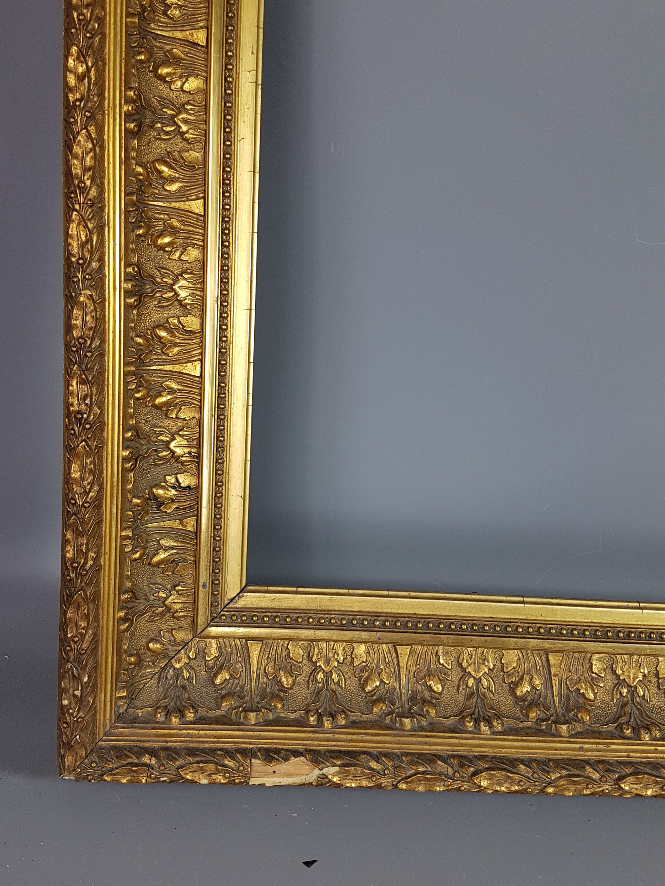 Imposing nineteenth century frame wood and gilded stucco 103x87 foliage 82.7x66.7 cm SB