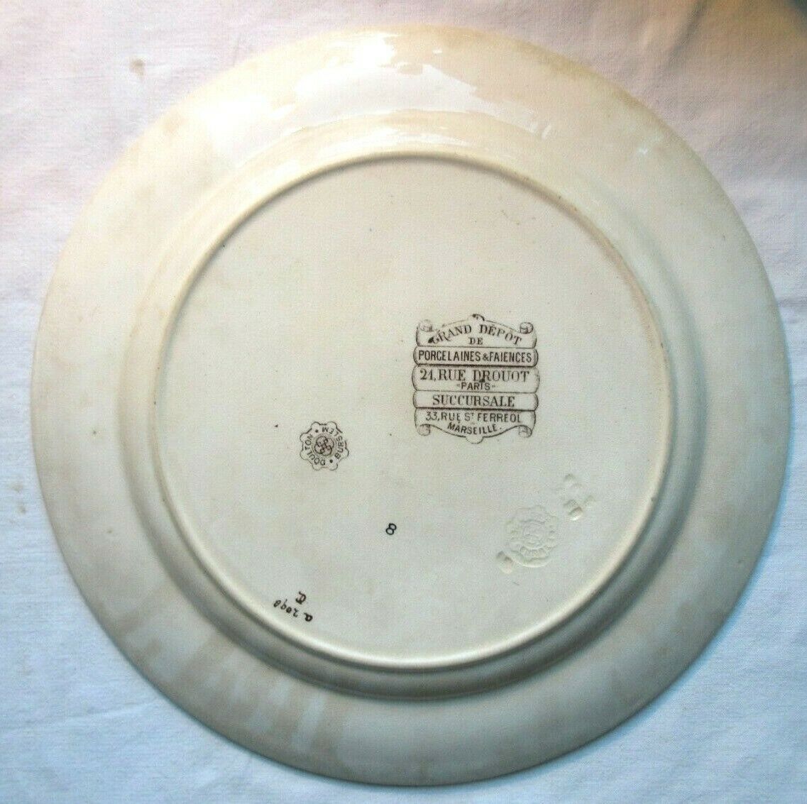 Assiette doulton, grands dépôts de paris: la confrontation des cerfs