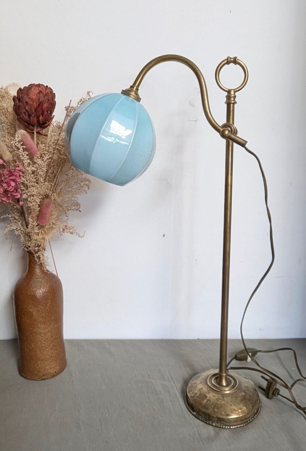 Vintage desk lamp for student notaries