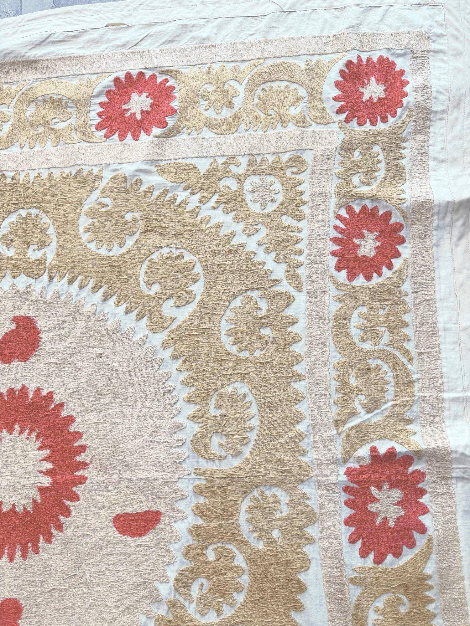 Nappe brodée à la main vintage 130x153 cm