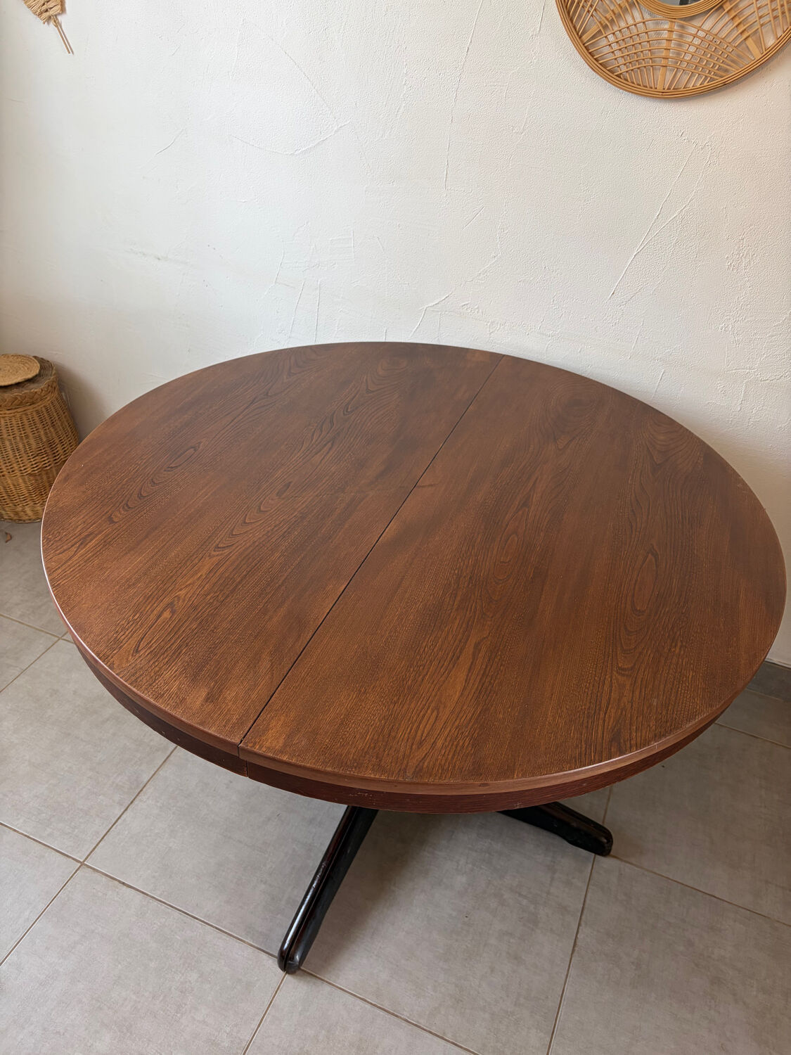Vintage extendable Baumann round table