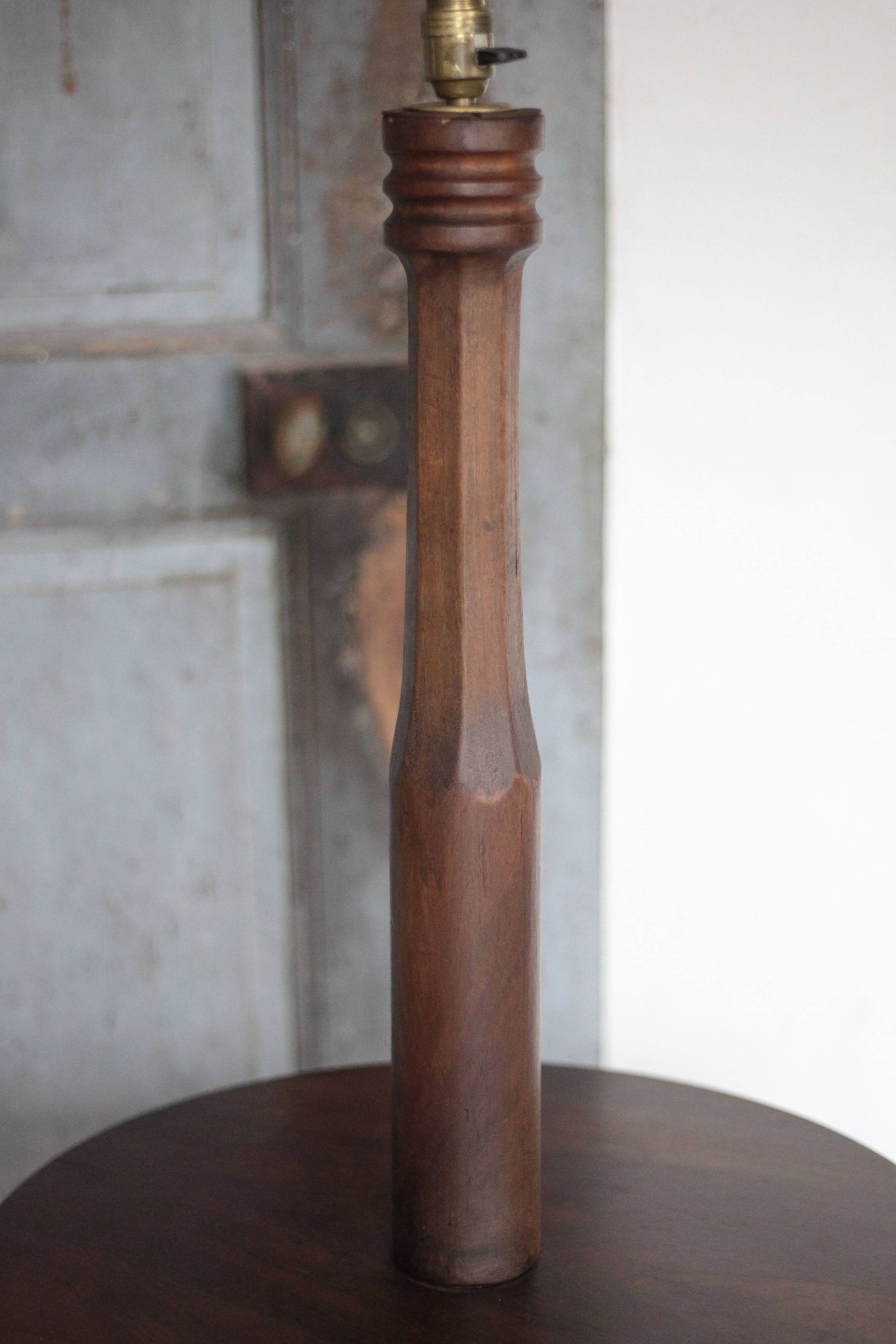 Lampadaire bois vintage, table de lecture, table bois sculptée, liseuse