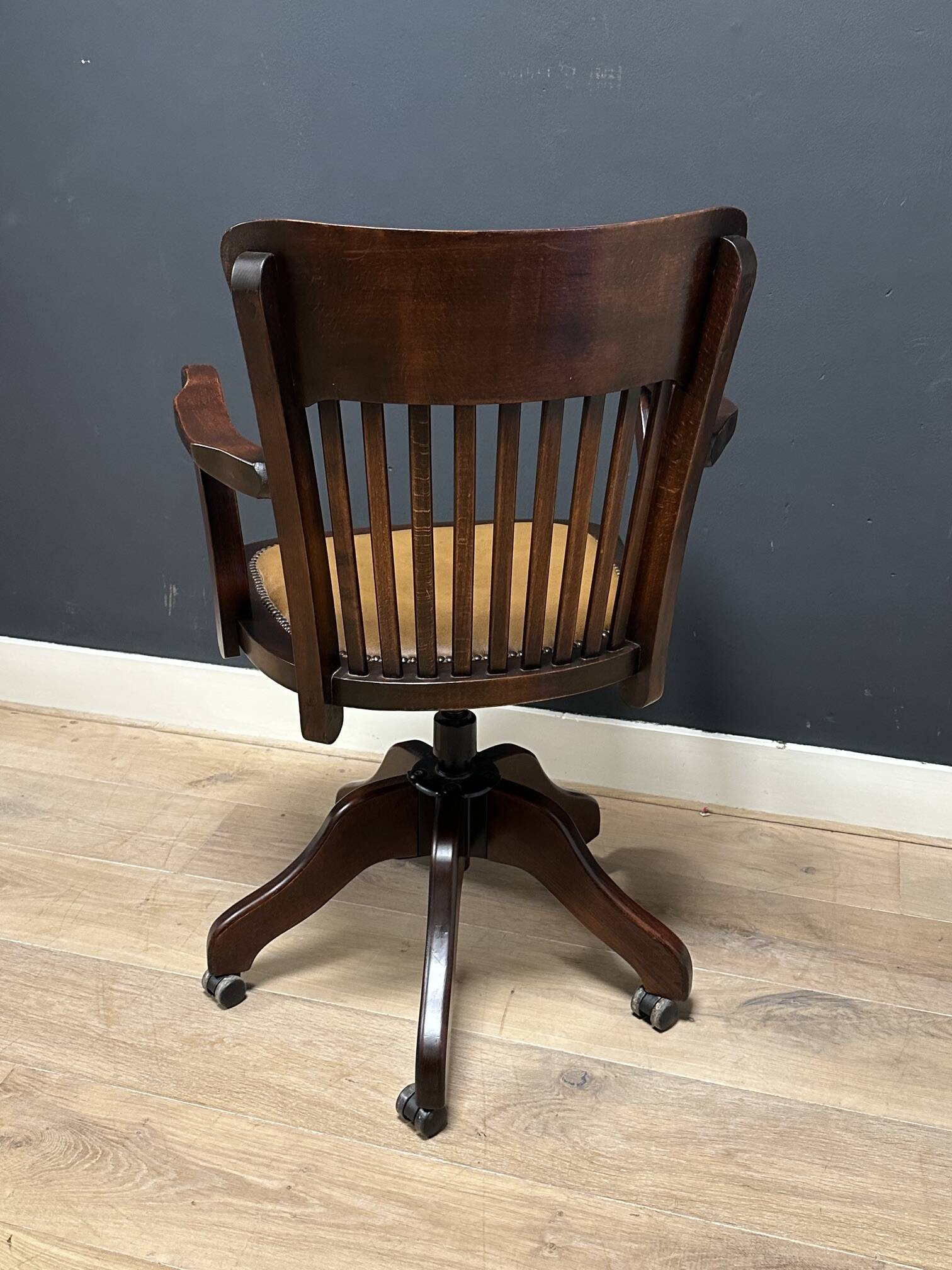 Classic office chair