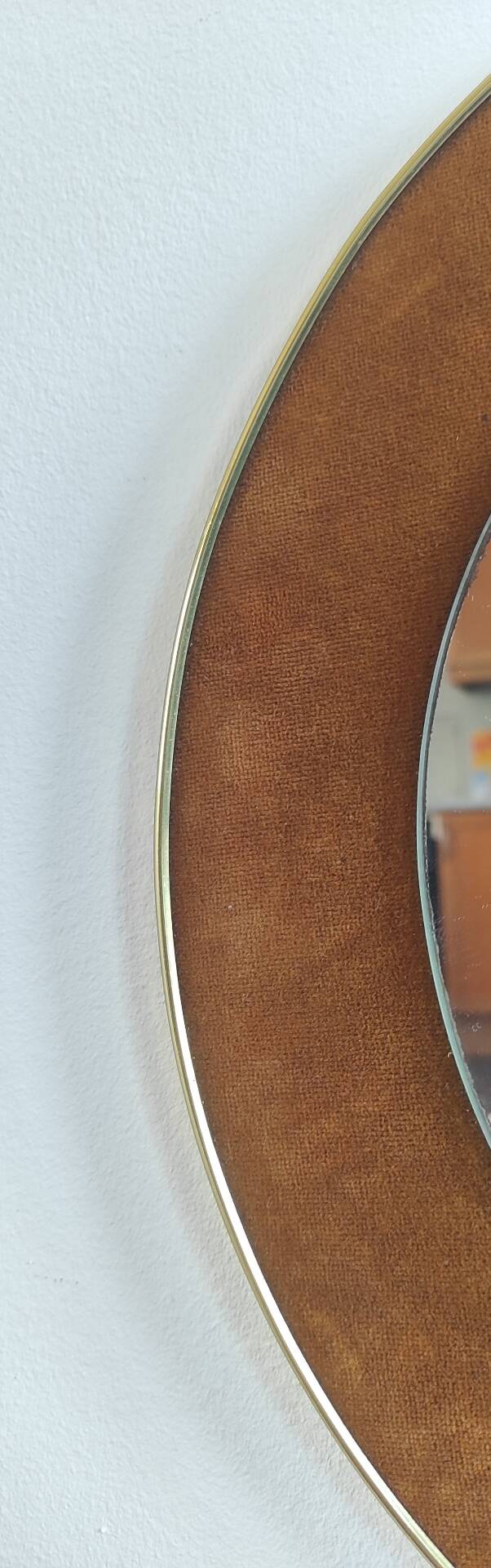 Vintage round mirror in brass and velvet