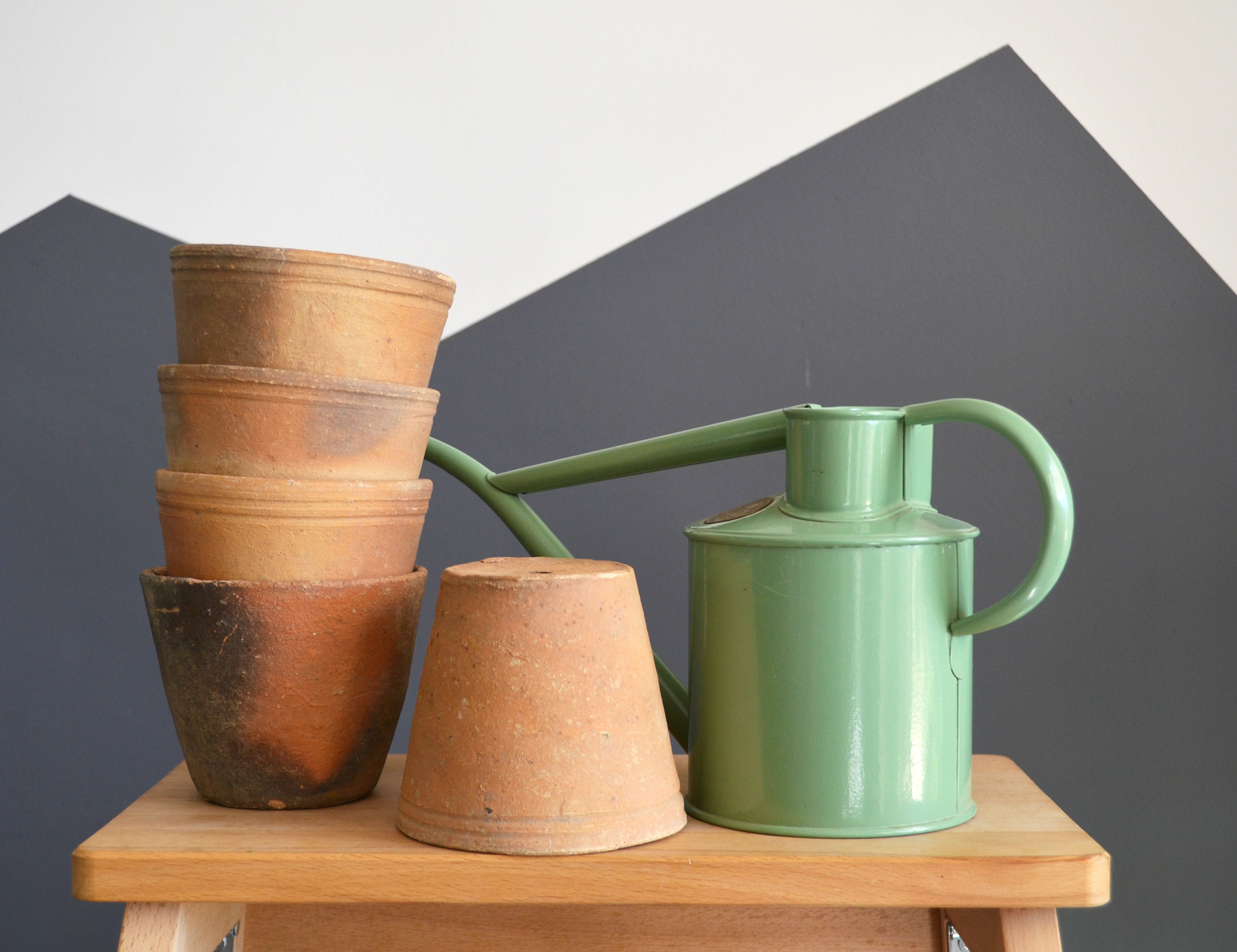 5 old terracotta pots