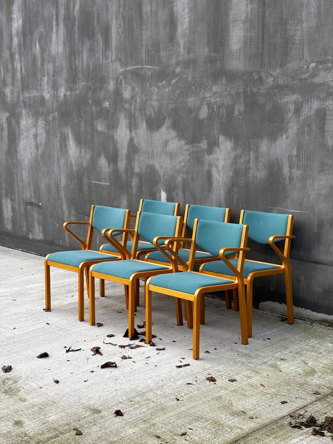 Set of 6 Kinnarps chairs in curved wood — Scandinavian design
