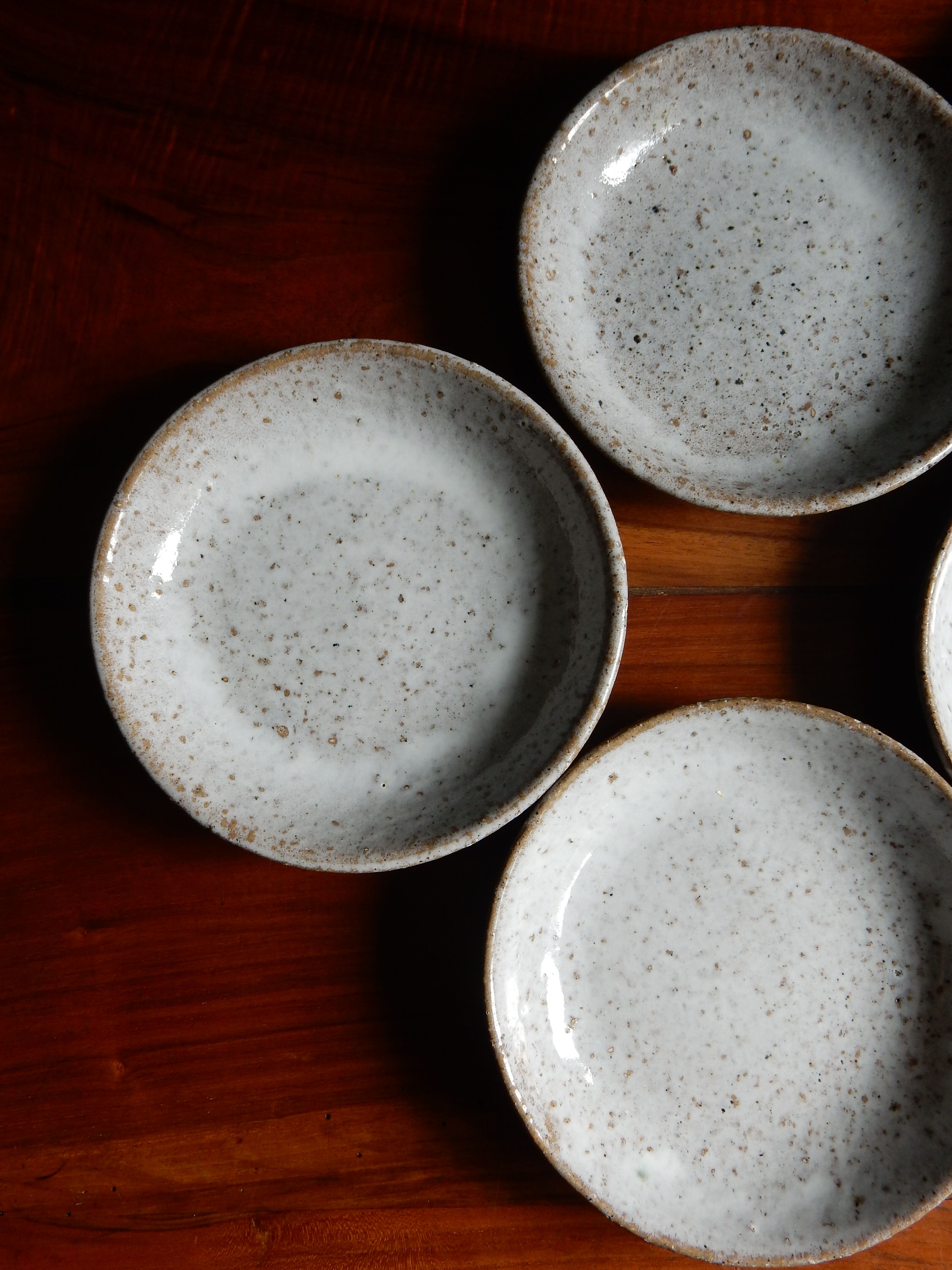 5 dessert plates in grey sandstone