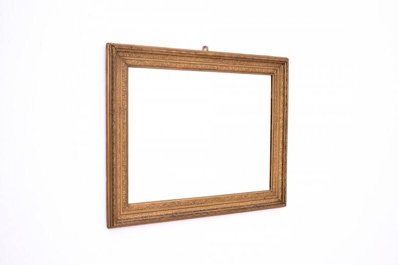 Miroir dans un cadre décoratif en or, Pologne, début du XXe siècle.