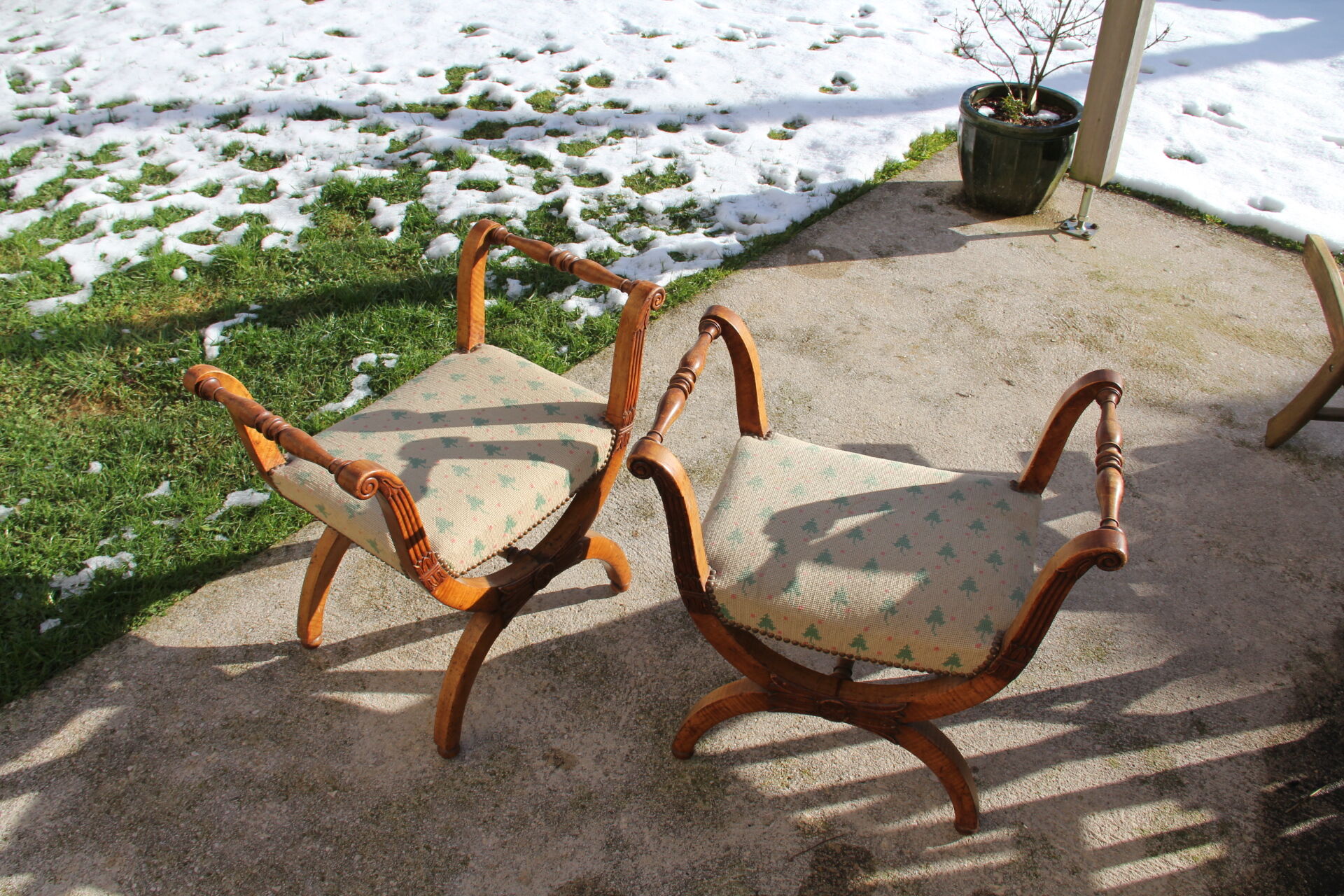 Dagobert armchairs